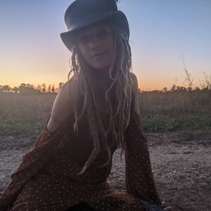 Meet your Posher, Moon